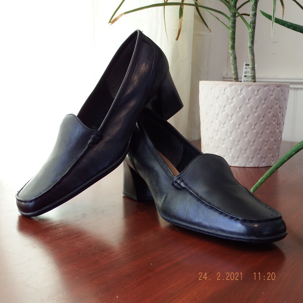 Women’s business dress shoes